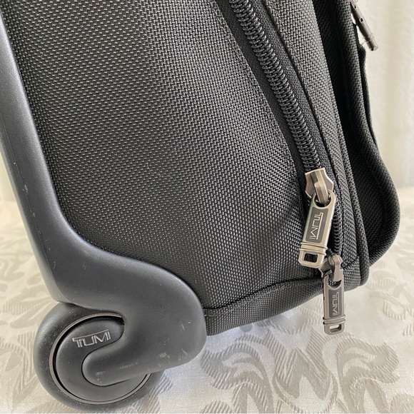 Tumi laptop bag - Picture 3 of 14